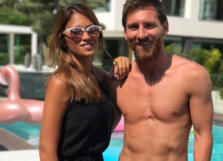 FOTO Fanovi su zgroženi mjestom na koje je Lionel Messi istetovirao usne svoje žene