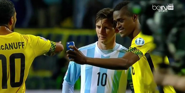 Video dana: Napadač Jamajke dobio ono po što je došao na Copa Americu - selfie s Messijem