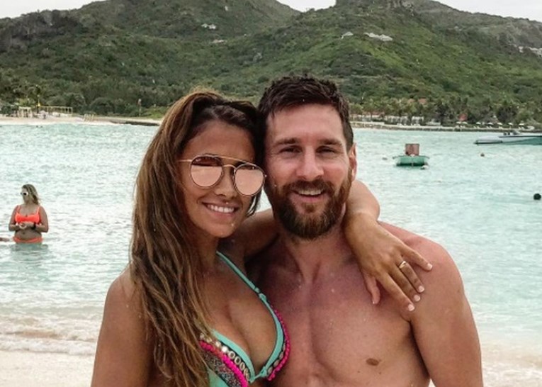FOTO Pojavile su se prve fotke s Messijevog medenog mjeseca, svi gledaju u njegovu seksi ženu