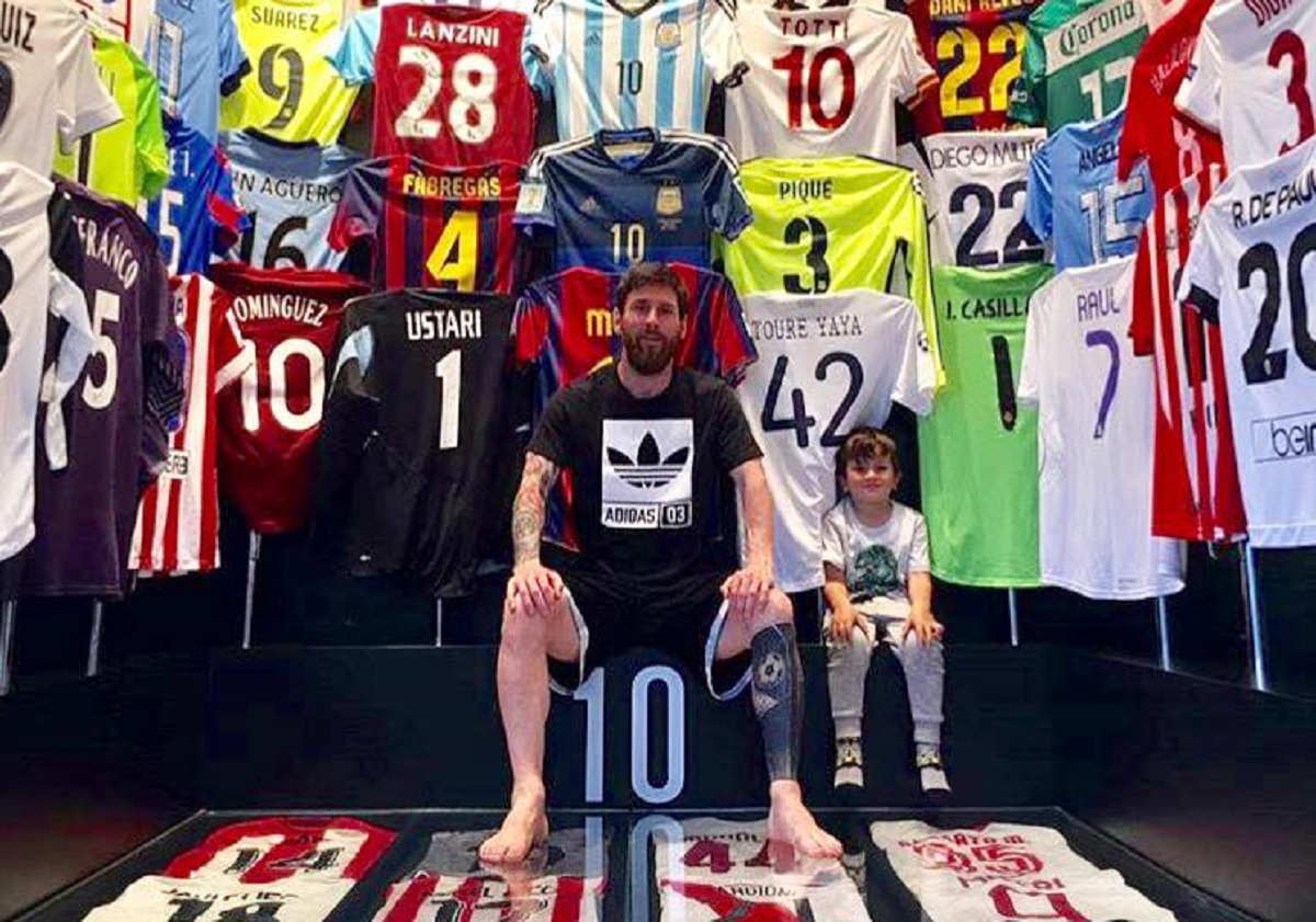 MESSI ČUVA REALOVE DRESOVE Argentinac objavio fotografiju impresivne kolekcije