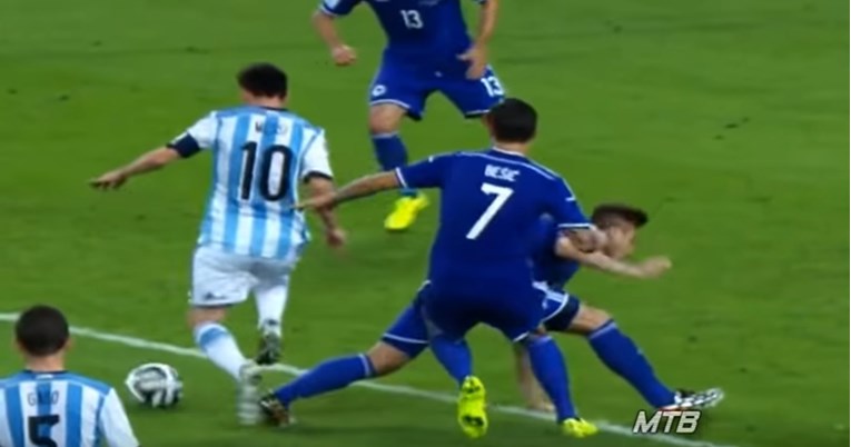 VIDEO OD KOJEG BOLI GLAVA Pogledajte kako je Messi 15 puta natjerao protivnike da se međusobno sudaraju