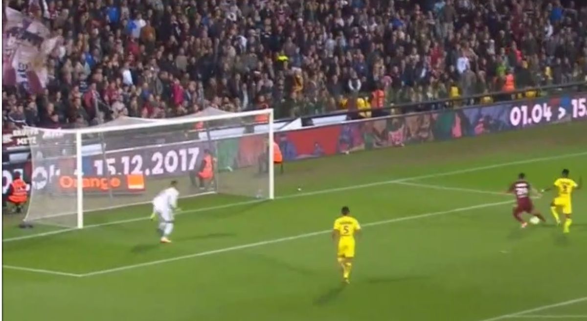 URNEBESNI PROMAŠAJ Komični vratar PSG-a i nemogući promašaj napadača Metza