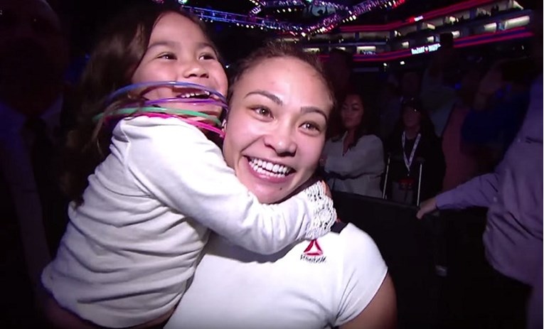 Opaka UFC-ova ljepotica objasnila zašto joj je šestogodišnja kći na svakoj borbi