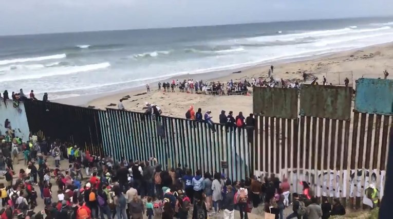 Migrantska karavana stigla na američku granicu, što će učiniti Trump?
