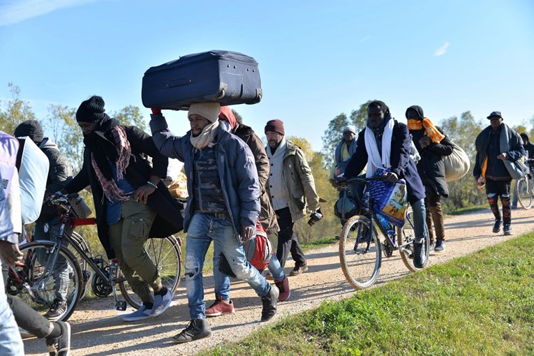 Mađarska porezima udara na organizacije za pomoć migrantima
