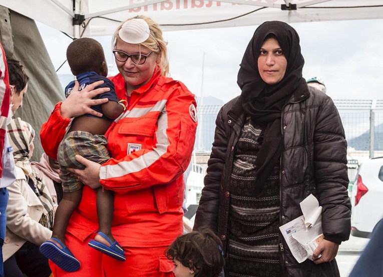 Najmanje 34 utopljenih u moru kod Libije, među njima i desetak djece