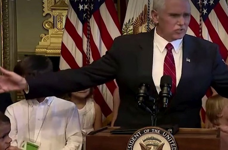VIDEO Potpredsjednik SAD-a slučajno udario dječaka, mali napravio nešto što se nitko ne bi usudio