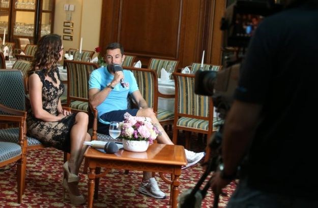 Hrvatski nogometaši nisu mogli skinuti pogled s Mile Horvat u seksi haljini