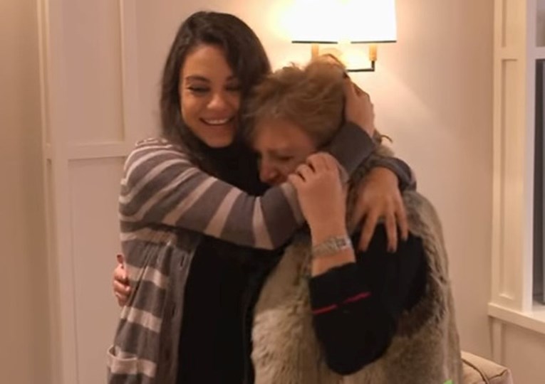 VIDEO Mila Kunis rasplakala roditelje, pogledajte što je učinila njihovoj kući
