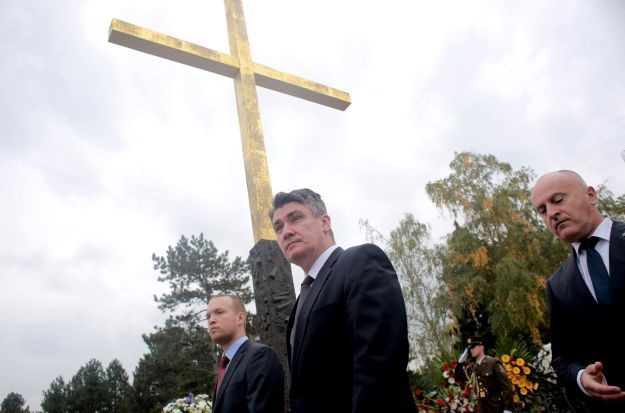 Gužva na Mirogoju: Karamarko i Milanović se mimoišli na Tuđmanovom grobu