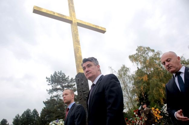 Gužva na Mirogoju: Karamarko i Milanović se mimoišli na Tuđmanovom grobu