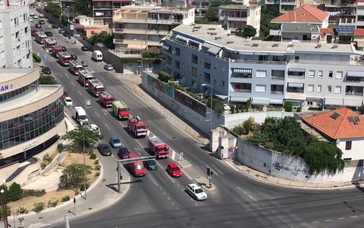 POČASNA KOLONA Vatrogasci koji su pomogli obraniti Split upalili sirene i krenuli kućama