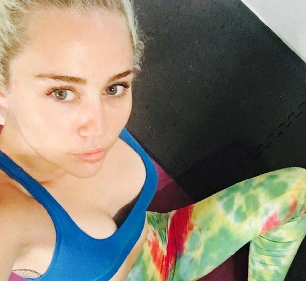 Nije ponovila gradivo: Miley Cyrus pokazala novu tetovažu i pošteno se osramotila