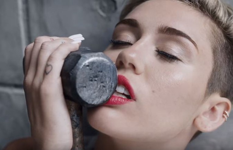 Miley Cyrus progovorila o golotinji u svom najpoznatijem spotu