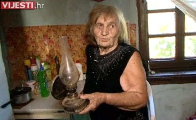 Suze bake Milke: Zahvaljujući dobrim ljudima u 81. godini prvi put živi u kući sa strujom