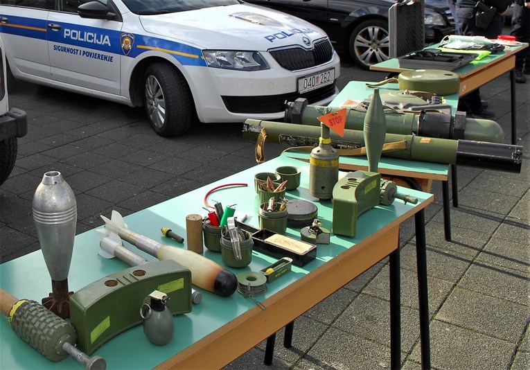 Građanin pronašao tenkovske mine i raketni bacač kod Novog Sela Glinskog