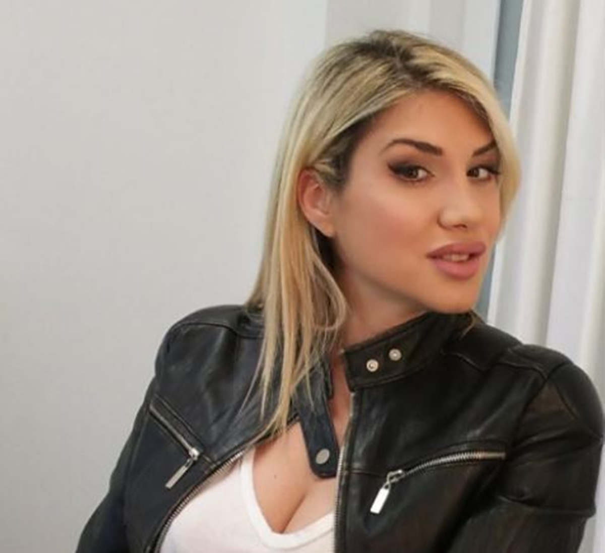 FOTO Mirta Šurjak pokazala duge noge u ultra kratkoj haljini