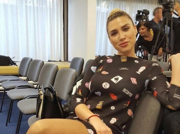 Mirta Šurjak objavila najseksi fotku dosad: Nije li ta haljina ipak prekratka?