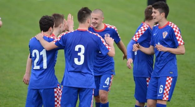 Mlada reprezentacija zabila Crnoj Gori tri gola u 15 minuta