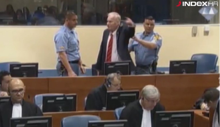 VIDEO Pogledajte kako je Mladić podivljao u sudnici zbog čega je izbačen