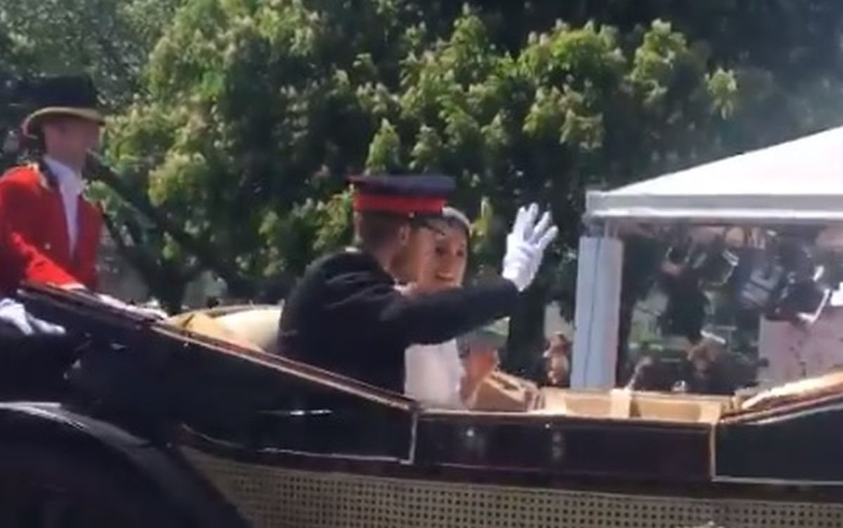"Oh, moj Bože": Meghan iz kočije ugledala bivšu učiteljicu glume u mnoštvu, evo kako je reagirala