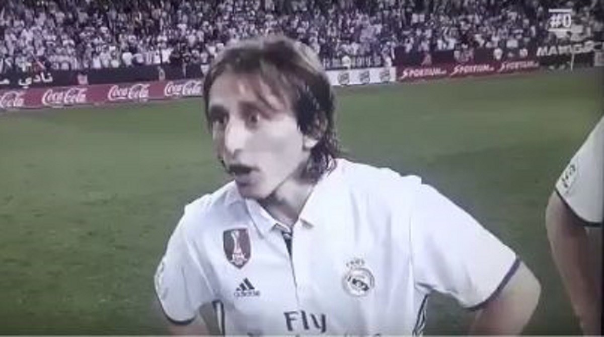 MODRIĆ NAJTUŽNIJI IKAD Pogledajte facu kad su mu rekli da ne smije podignuti trofej koji je sanjao