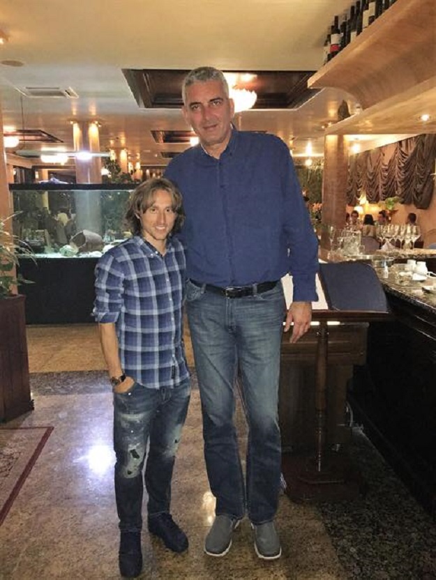DUO IZ MUZEJA ILUZIJA ZALUDIO INTERNET Jedan visok, drugi nizak, a oba velikani