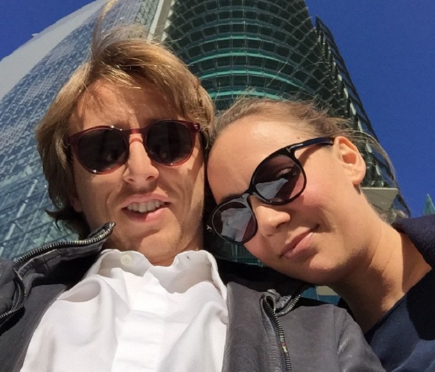 Spremni za Božić: Luka Modrić uzeo pauzu i sjeo na avion s obitelji