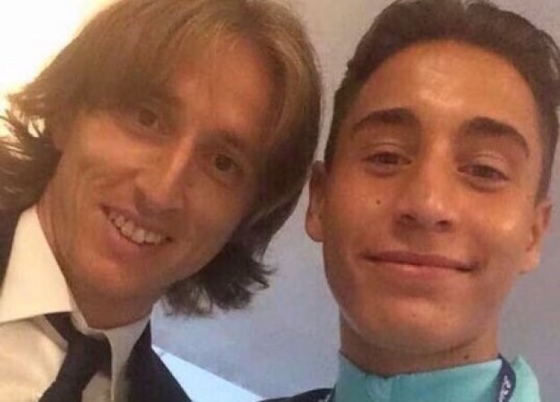 Turski nogometaš napravio selfie s Modrićem nakon utakmice