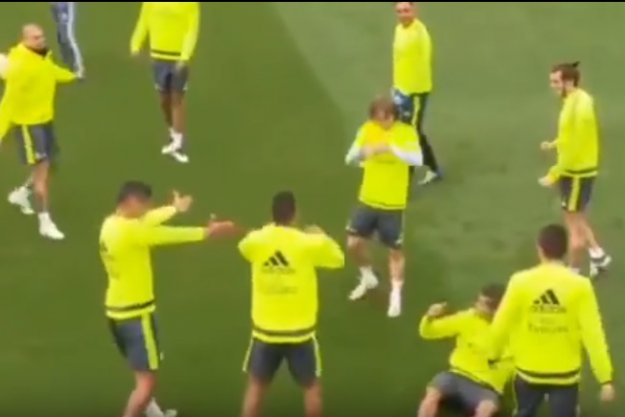 VIDEO Modrić gurnuo Ronalda, cijela momčad se odvalila smijati