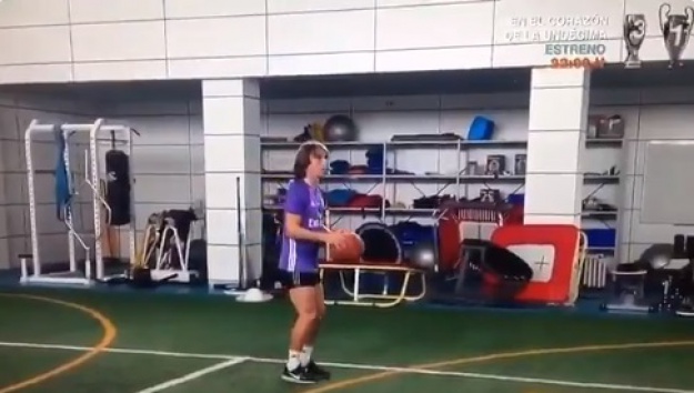 Modrić poput Curryja: Pogledajte kako pogađa trice
