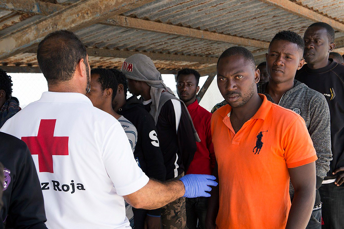 VOZAČI POBJEGLI I OSTAVILI IH USRED PUSTINJE Migranti umrli od žeđi