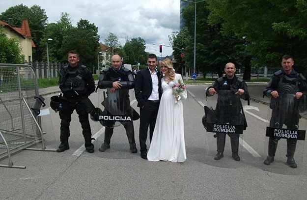 VIDEO Ljubav ismijala politiku: Izrekli sudbonosno da u opsadnom stanju Banja Luke