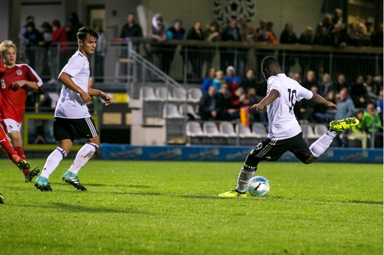 CIJELI SVIJET PRIČA O NJEMU Njemačkom čudu od djeteta nitko ne vjeruje da ima 12 godina, morat će na testiranje