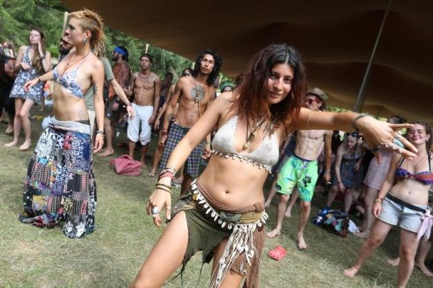 FOTO Posjetiteljice festivala psihodelične glazbe kod Slunja skinule su i grudnjake