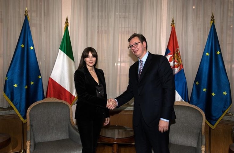 FOTO Vučić je jede pogledom: Monica Bellucci stigla u Beograd