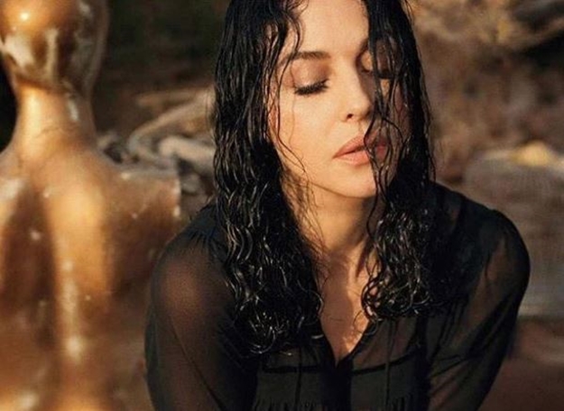 Monica Bellucci zapalila Instagram fotkom u toplesu
