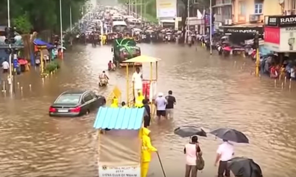 Dok je svijet pratio Irmu, monsunske poplave u Indiji ubile više od tisuću ljudi