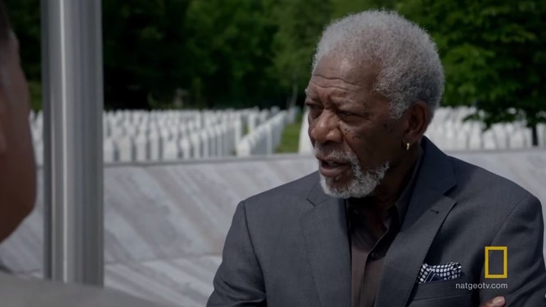 VIDEO Morgan Freeman posjetio Srebrenicu, Srbi podivljali: "Đubre crnačko"