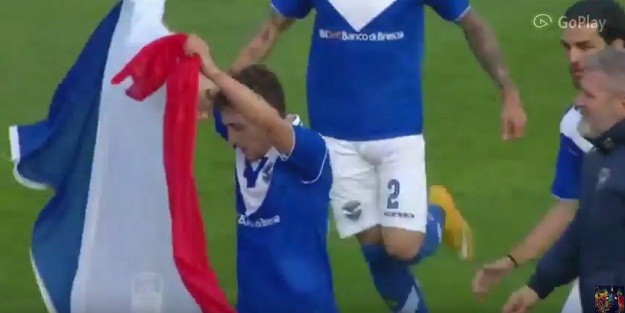 Slika koja je obišla svijet: Mladi Talijan emotivno proslavio gol s francuskom zastavom u rukama