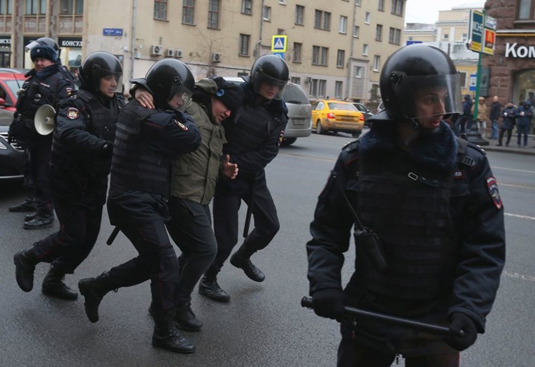 Moskovska policija uhitila tridesetak prosvjednika protiv korupcije