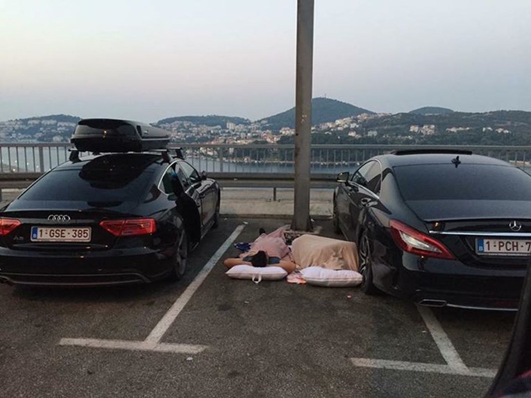Zaspali između luksuznih automobila na parkingu u Dubrovniku, a razlog bi vas mogao iznenaditi