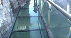 Najstrašniji most na svijetu: Prolaznike od provalije dijeli tek staklo