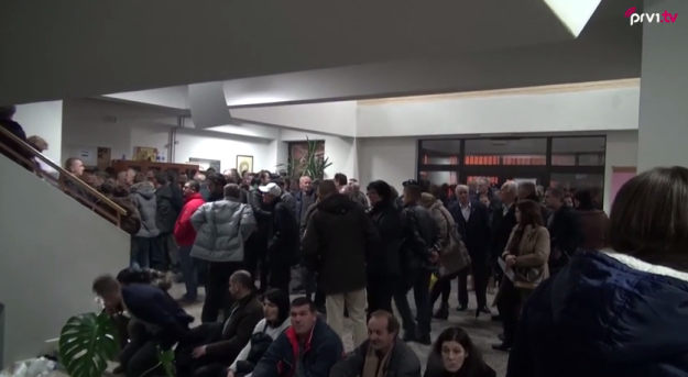 Glasanje u Mostaru završeno tek jutros, u redu se čekalo i do 12 sati