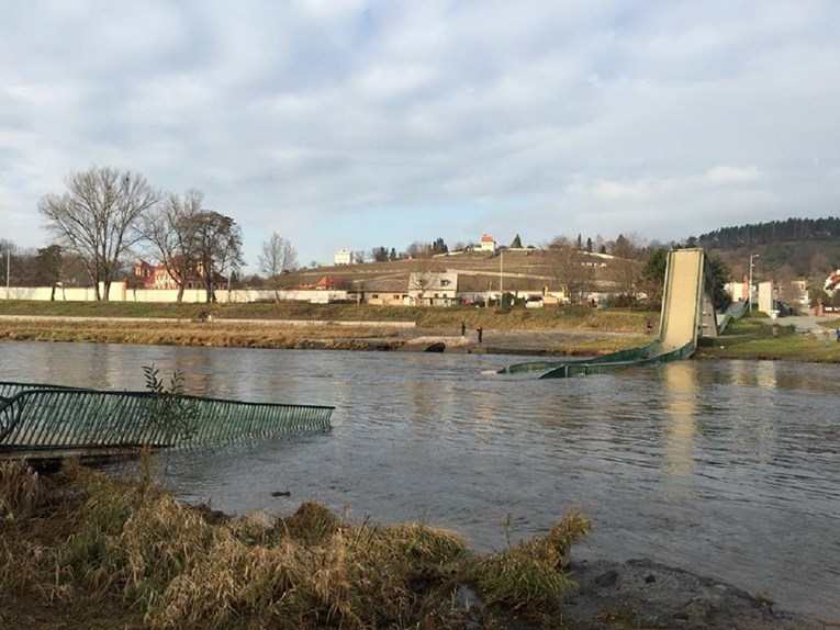 U Pragu se srušio most dug 260 metara, ozlijeđene četiri osobe