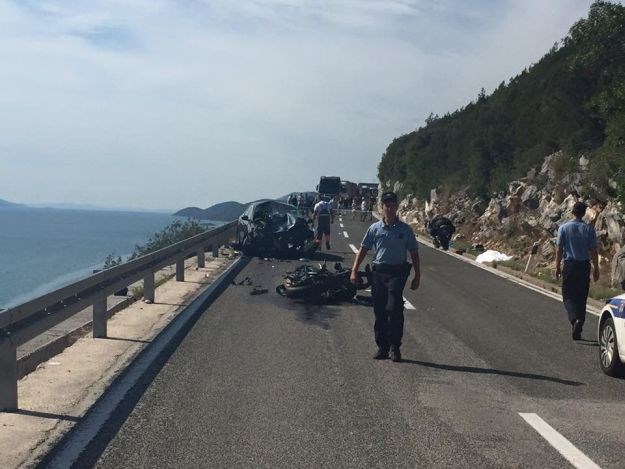 Teška prometna nesreća prije granice s Neumom, zaustavljen promet na Jadranskoj magistrali