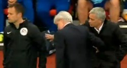 MOURINHO OPET U AKCIJI Naguravao se sa Stokeovim trenerom pa mu odbio pružiti ruku nakon utakmice
