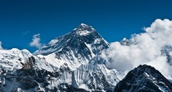 Krov svijeta ipak ostaje otvoren alpinistima: Nepal produžio dozvole za uspon na Everest