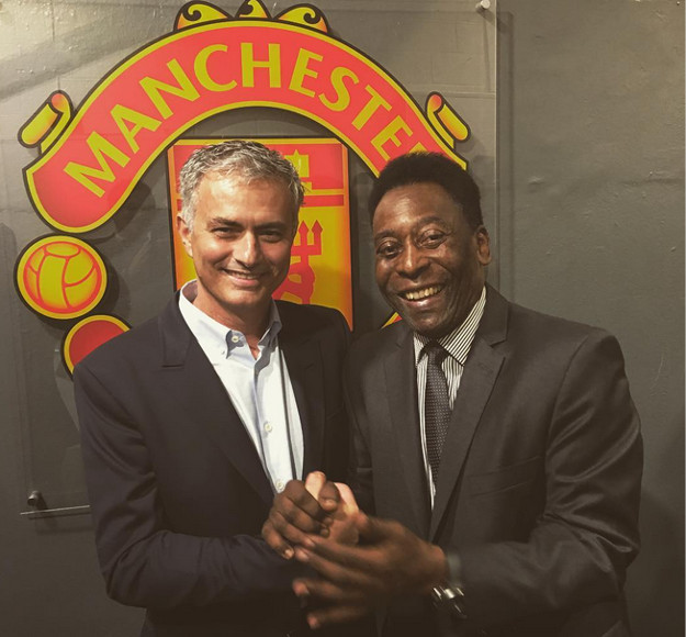 Mourinho izazvao histeriju na Old Traffordu: Dobio doček rock-zvijezde, pa u novom domu ugostio Pelea