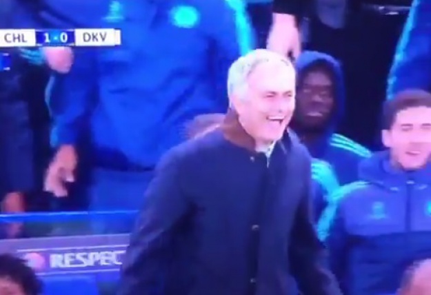 Padavičarima se smije cijeli svijet: Younga oprale legende Uniteda, Costin pad nasmijao i Mourinha